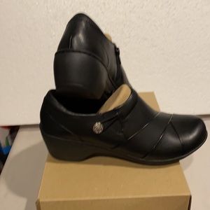 New Clarks booties size 8